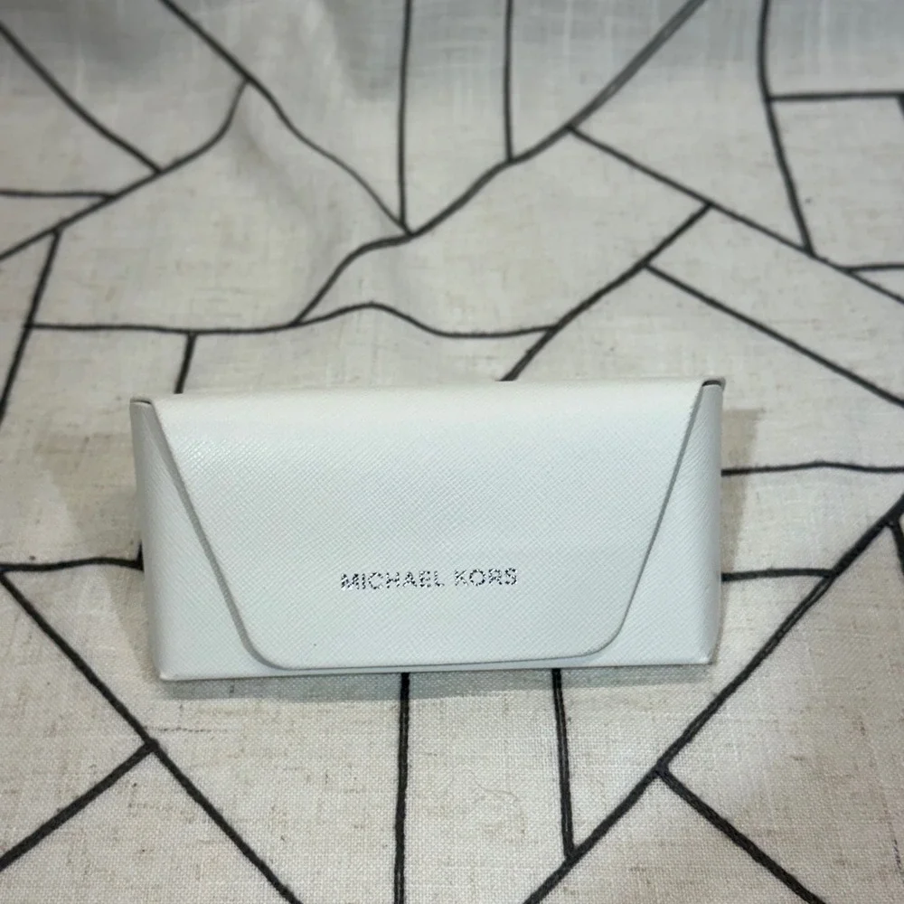 Michael Kors Sunglasses Case OS White Saffiano Hard‎ Shell Snap Closure